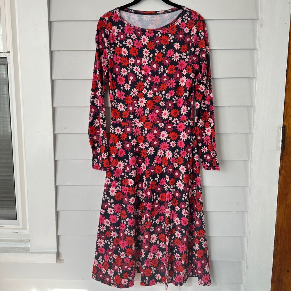 Flower power jersey knit dress with pockets
